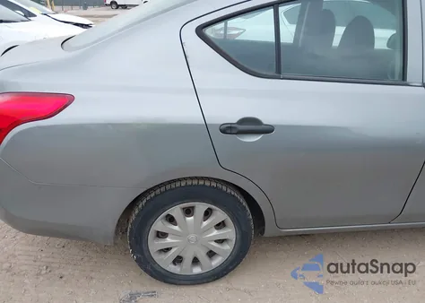 2013 Nissan Versa 1.6 S z USA, uszkodzony, nr VIN 3N1CN7AP7DL819828